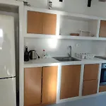 28 شقة