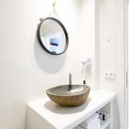 Apartment 28 Maragkas